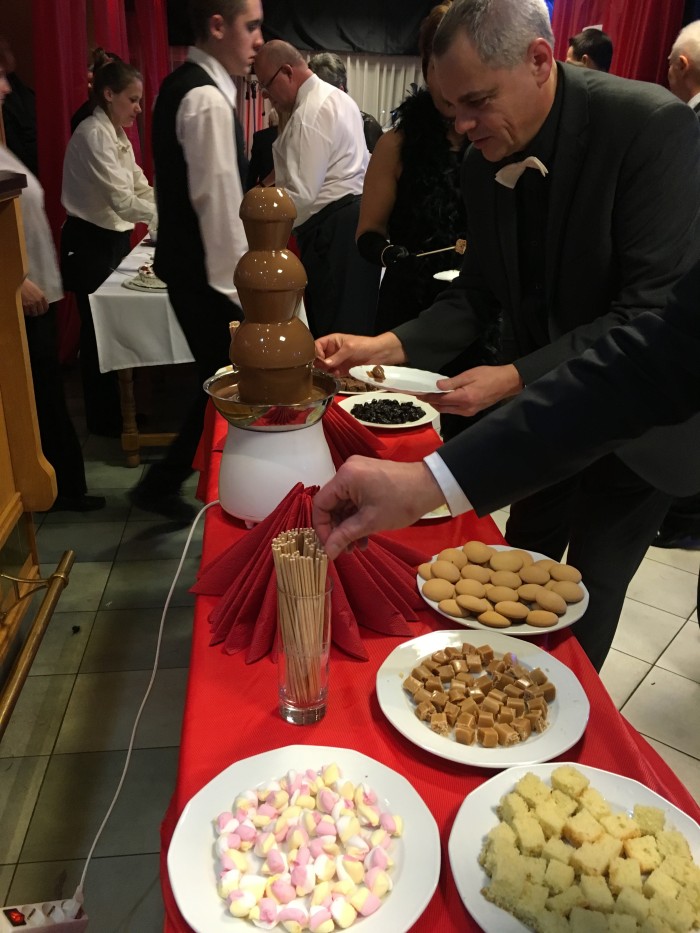 a csokiszökőkút nagyon finom volt és szinte mindenki szerette.